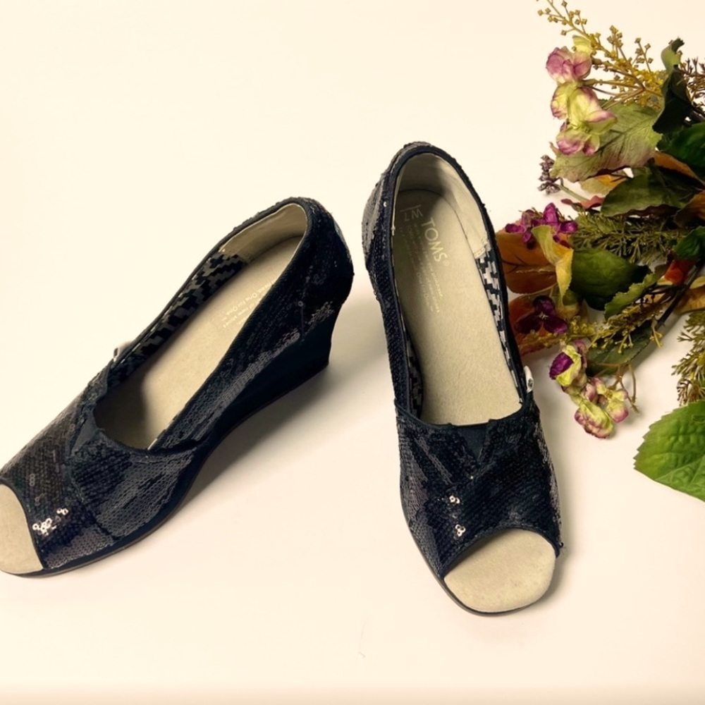 🖤 Toms Black Sequin Peep Toe Wedges 🖤